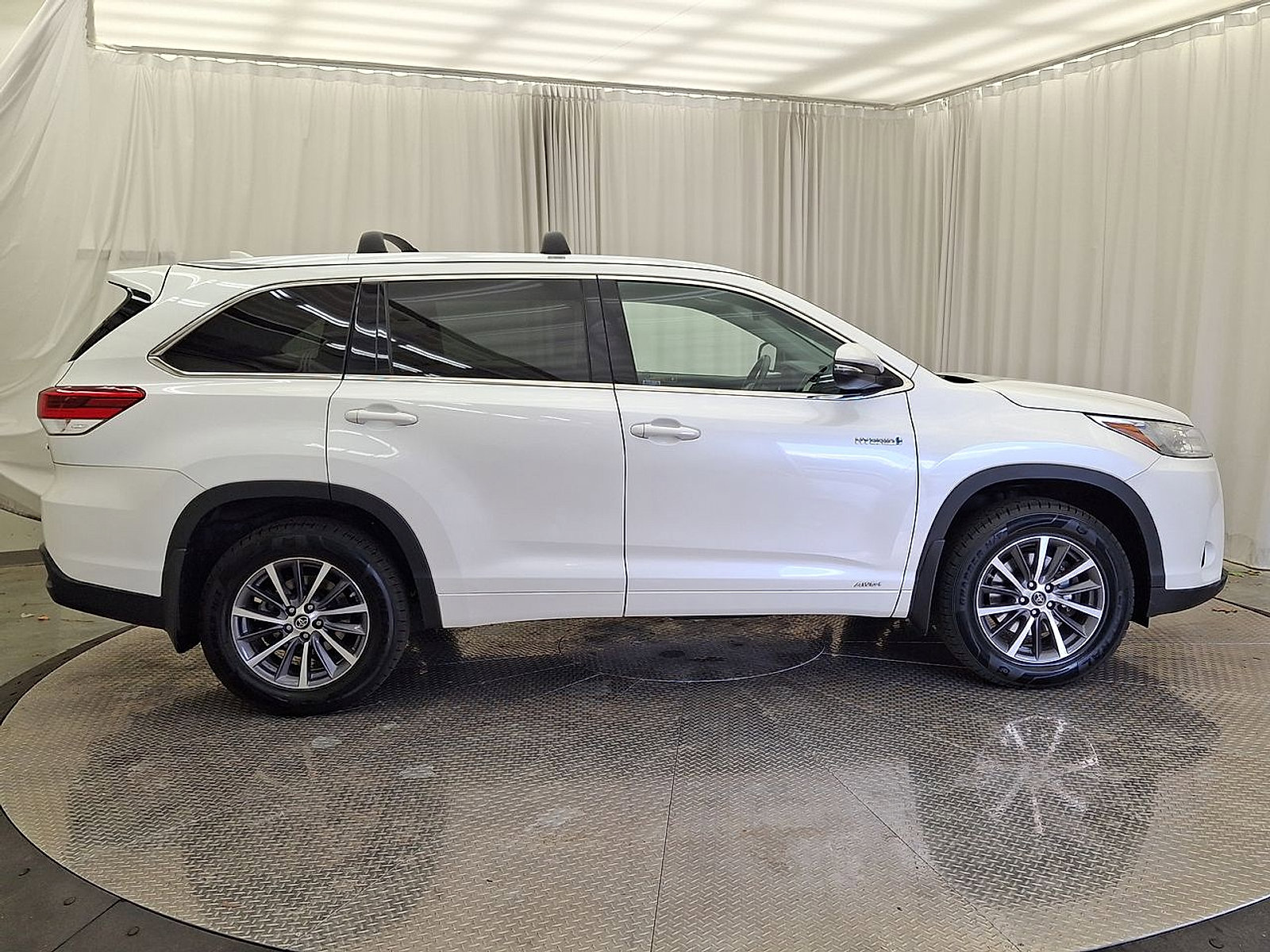 Certified 2018 Toyota Highlander XLE AWD/4WD image 26