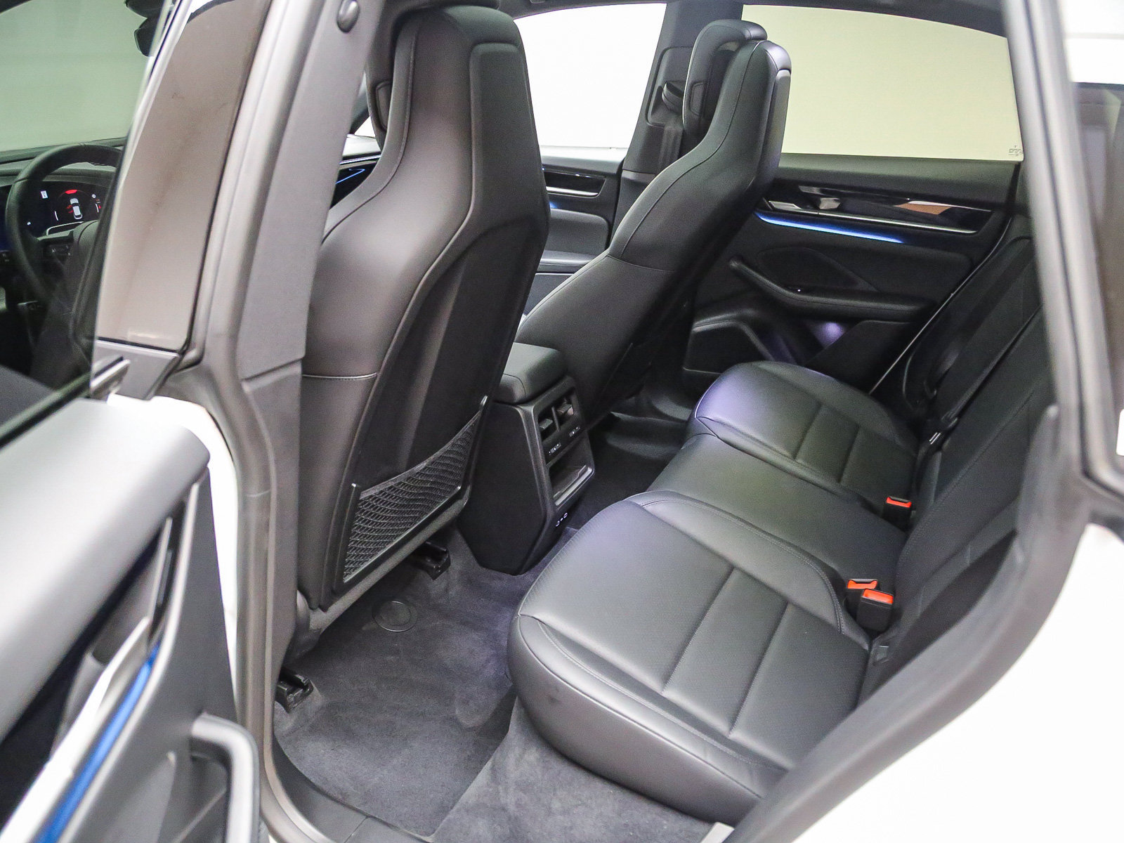 Certified 2026 Porsche Macan Electric RWD image 22