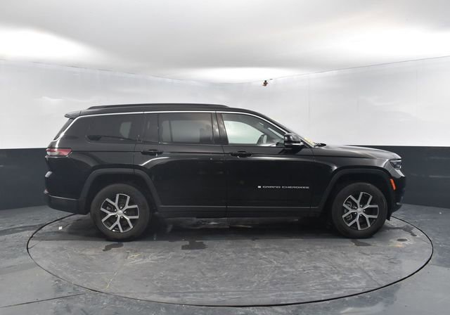 Used 2024 Jeep Grand Cherokee L Limited w/ Luxury Tech Group II image 11