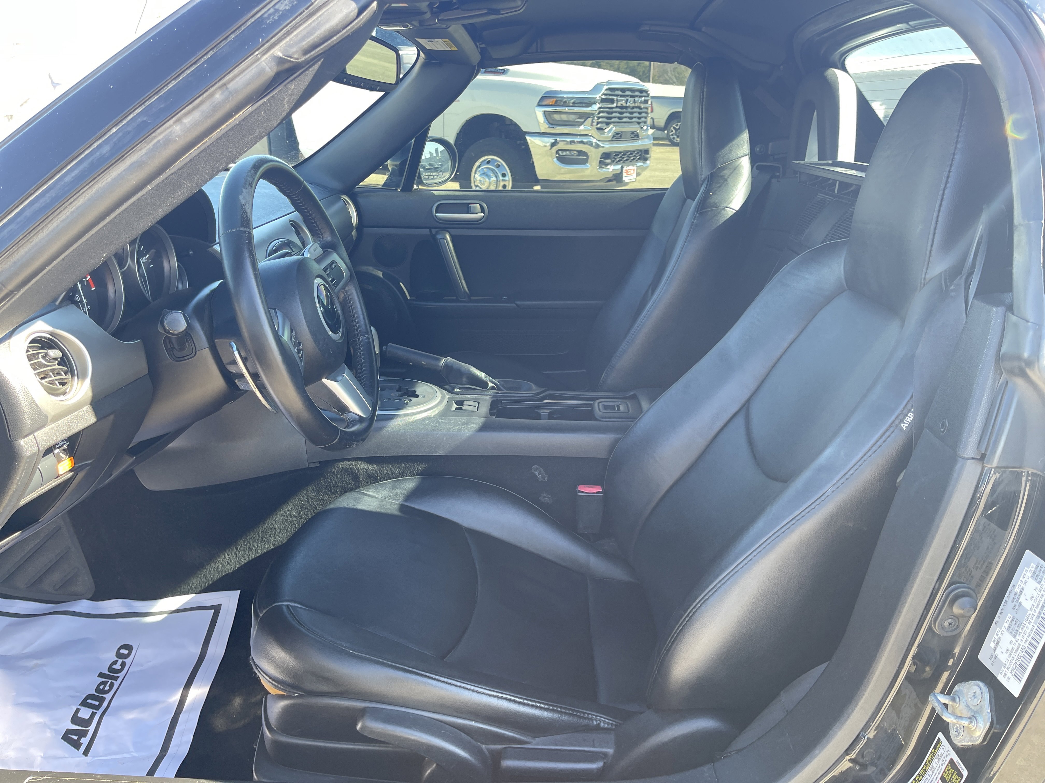 Used 2011 MAZDA MX-5 Miata Touring image 36