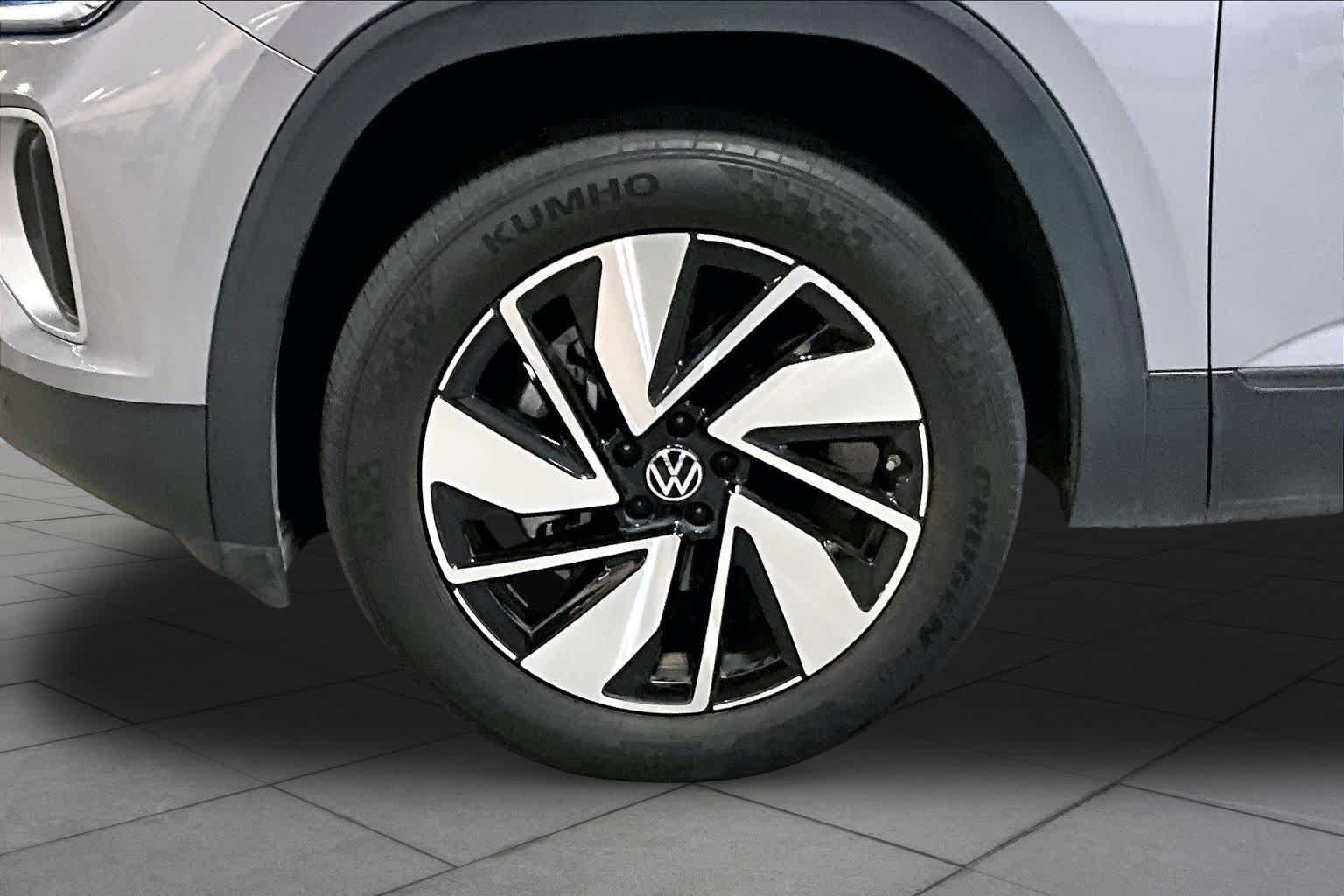 Used 2024 Volkswagen Atlas SE FWD image 11