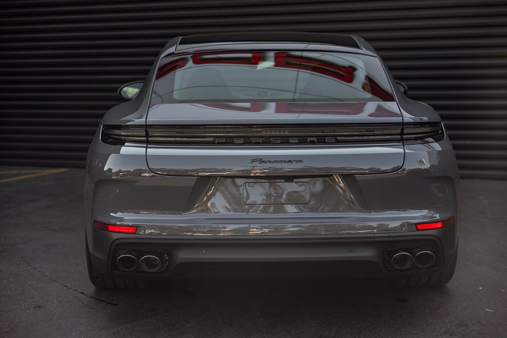 Used 2025 Porsche Panamera image 8