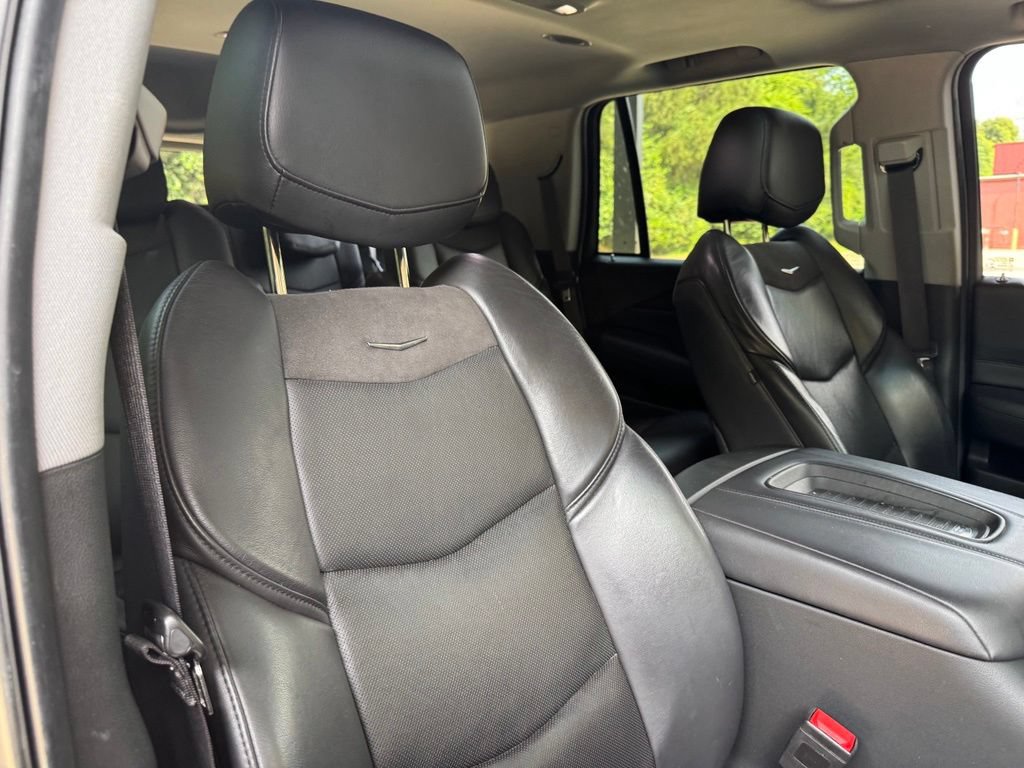 Used 2020 Cadillac Escalade Luxury AWD/4WD image 29