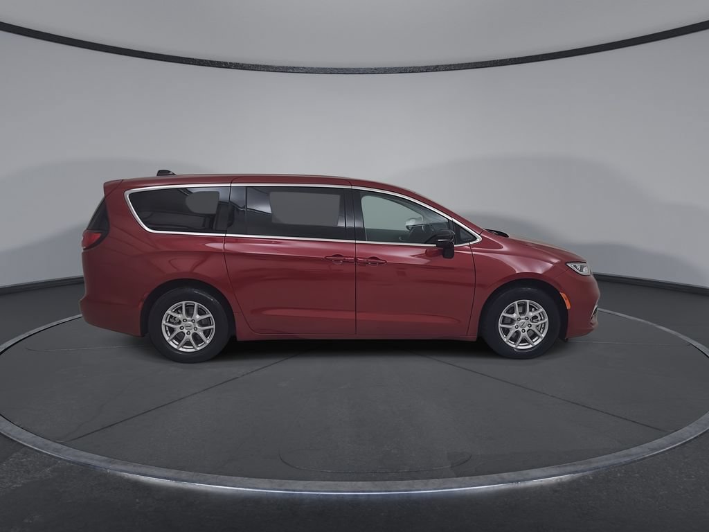 Used 2024 Chrysler Pacifica Touring-L FWD image 19