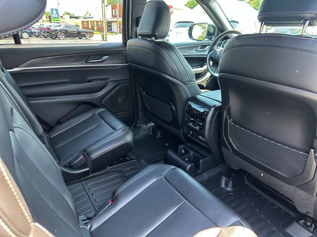 Used 2025 Jeep Grand Cherokee L Limited AWD/4WD image 24