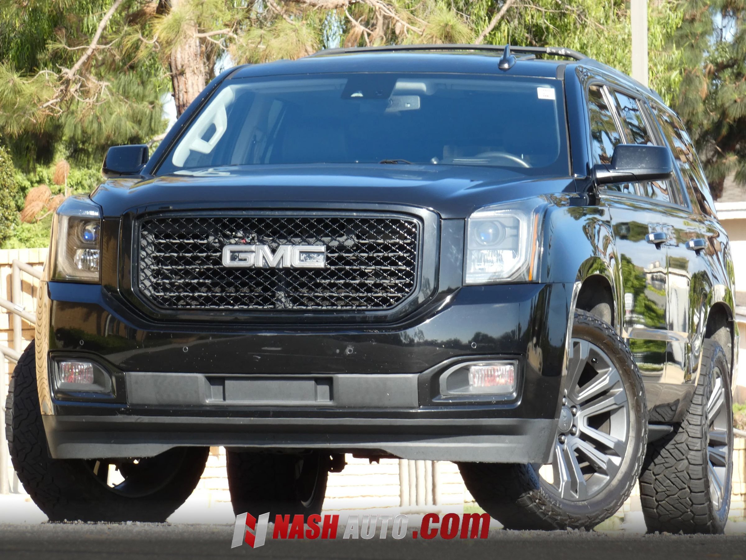 Used 2017 GMC Yukon Denali w/ Open Road Package RWD image 2