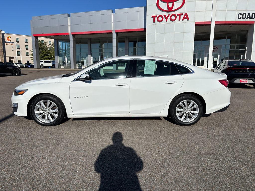 Used 2022 Chevrolet Malibu LT image 2