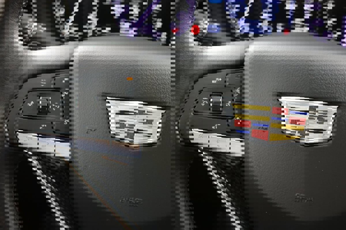 Used 2025 Cadillac XT6 Premium Luxury image 29