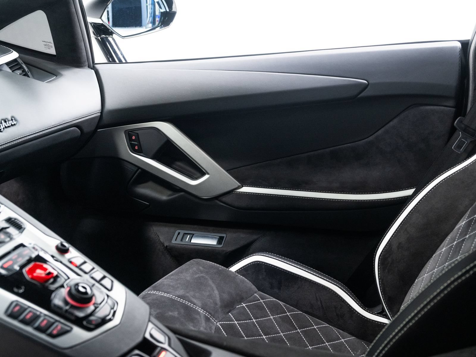 Used 2018 Lamborghini Aventador S AWD/4WD image 55