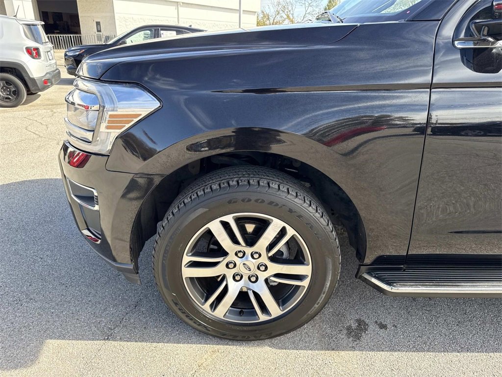 Used 2023 Ford Expedition Max Limited image 32