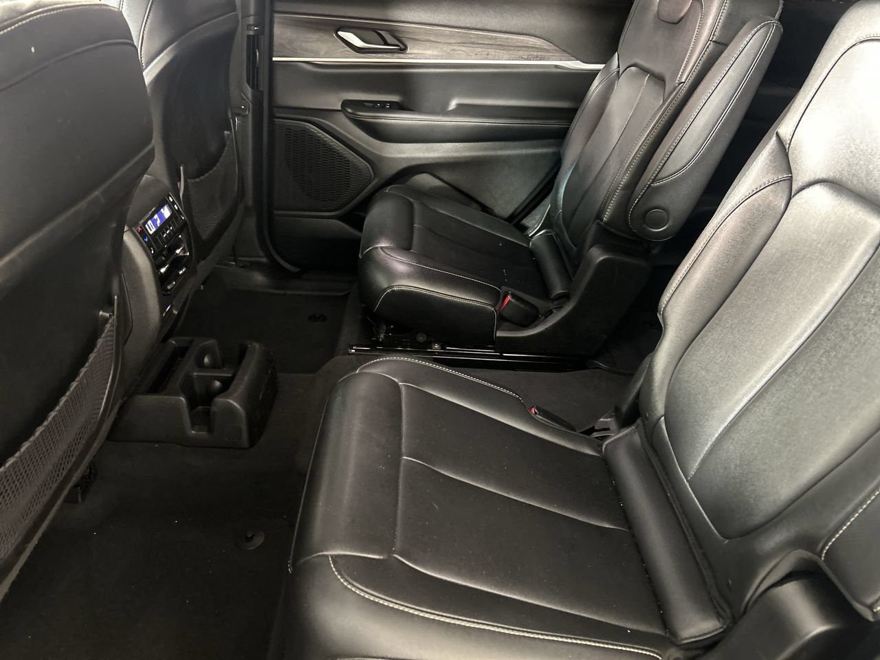 Used 2023 Jeep Grand Cherokee L Limited AWD/4WD image 23