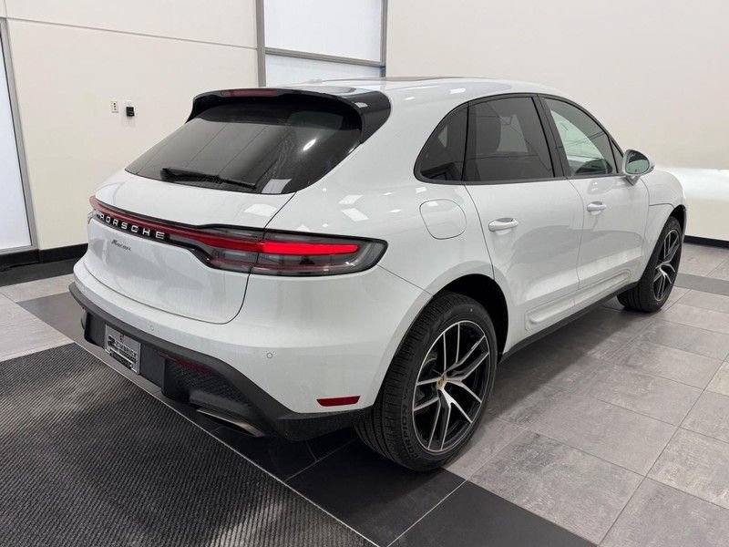 Used 2026 Porsche Macan AWD/4WD image 7