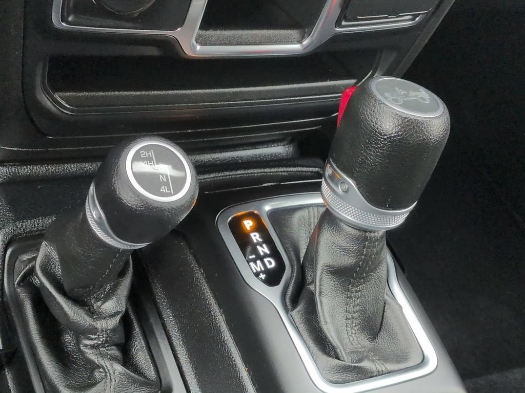 Used 2018 Jeep Wrangler Unlimited Sport AWD/4WD image 15