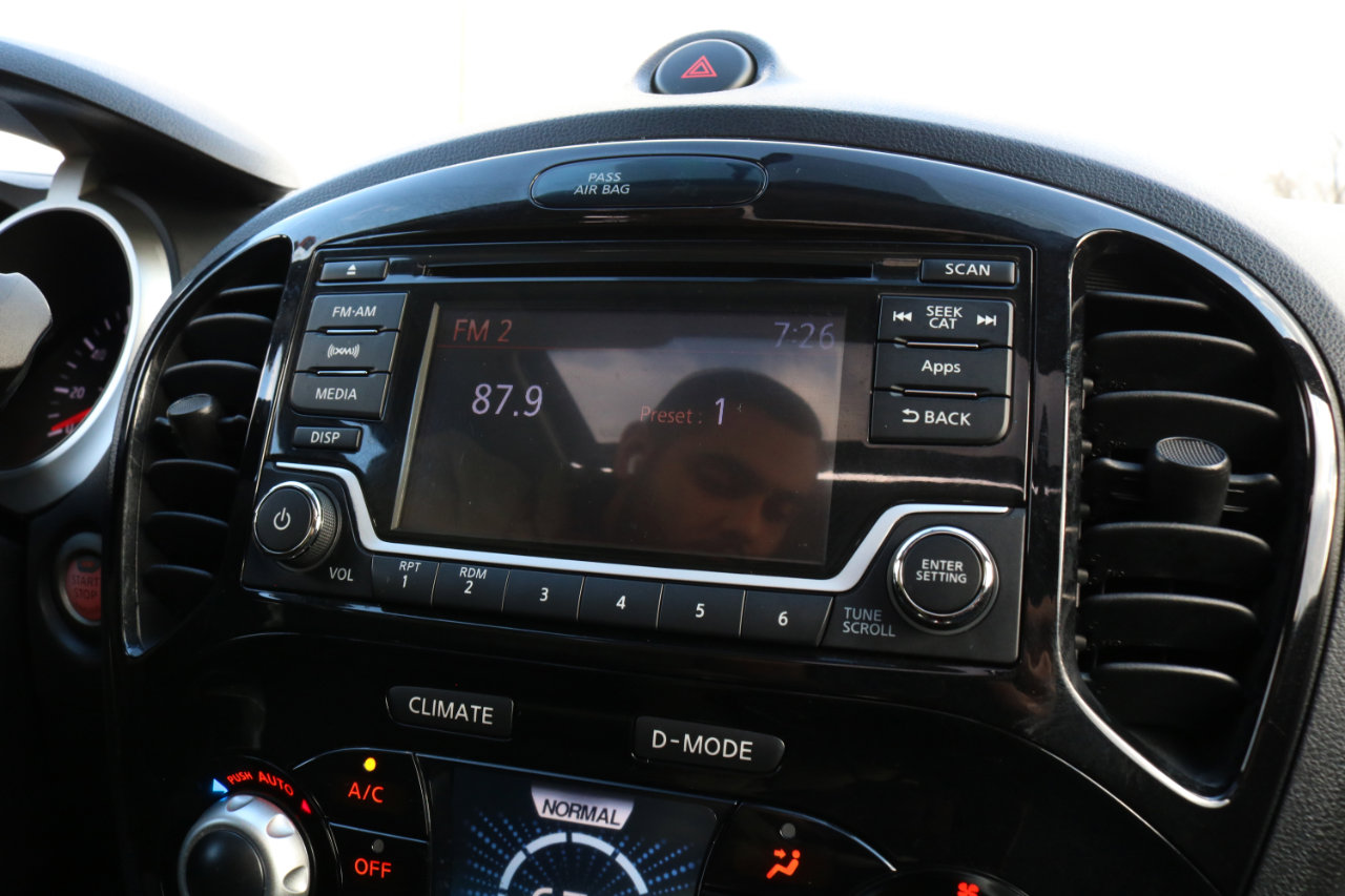 Used 2015 Nissan Juke SV w/ Cold Weather Package image 24