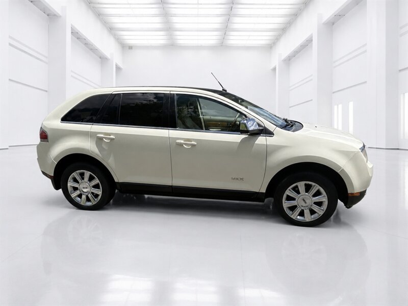 Used 2007 Lincoln MKX AWD image 2