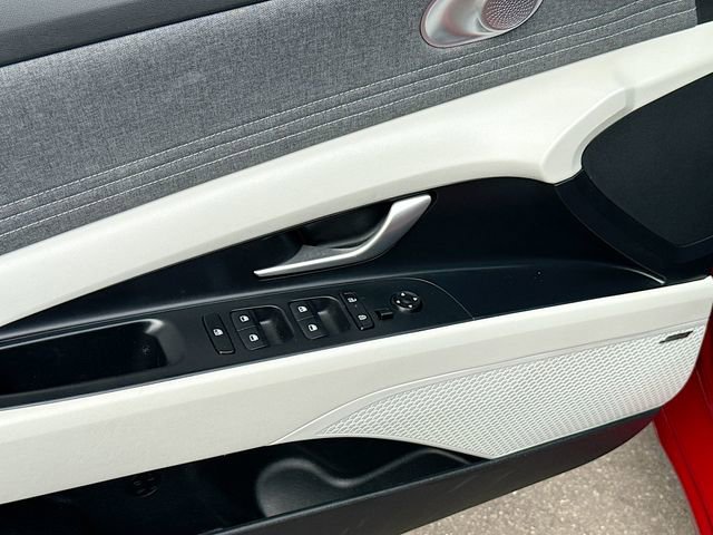 Used 2024 Hyundai Elantra Limited image 18