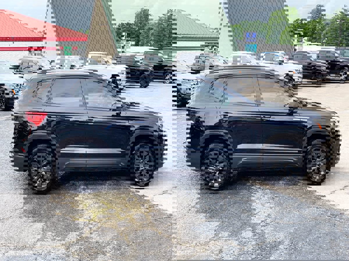 Used 2022 Volkswagen Taos S image 4