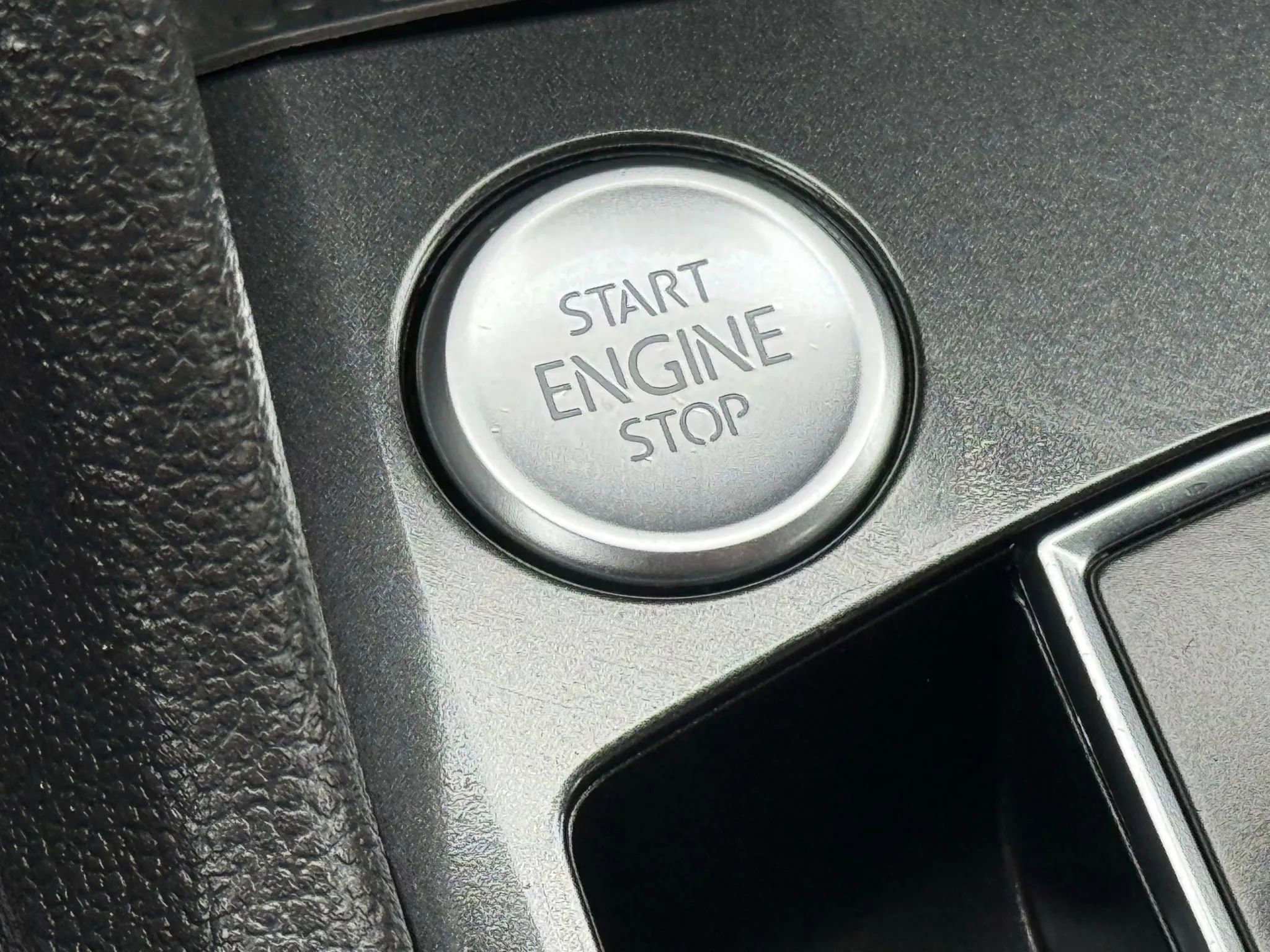 Used 2019 Volkswagen Tiguan SEL R-Line image 44