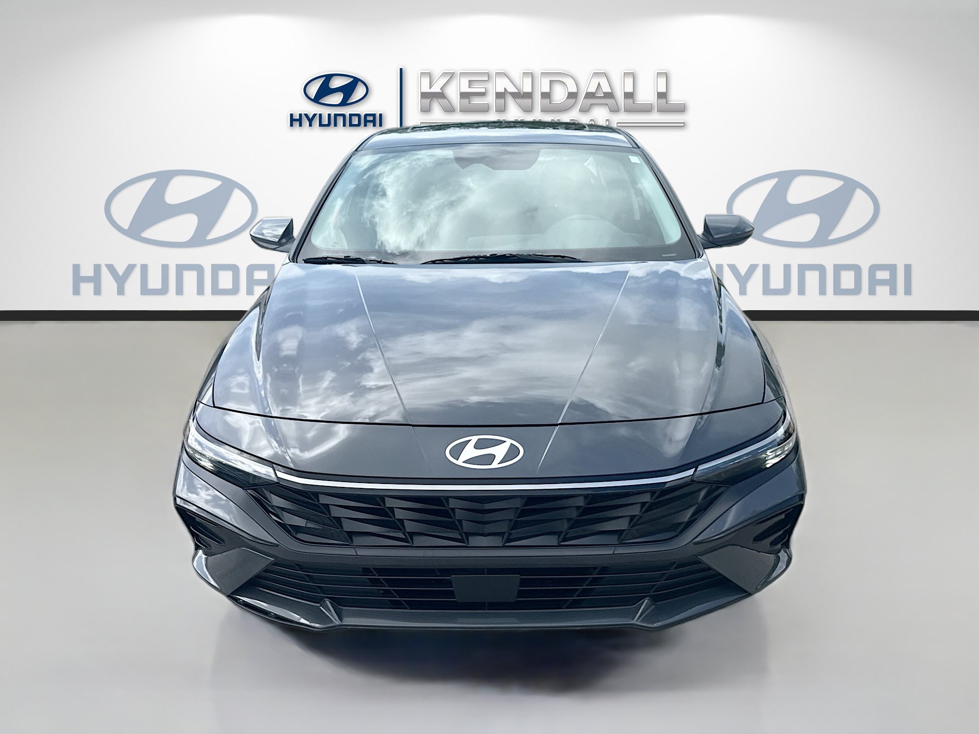 Used 2025 Hyundai Elantra SEL FWD image 2