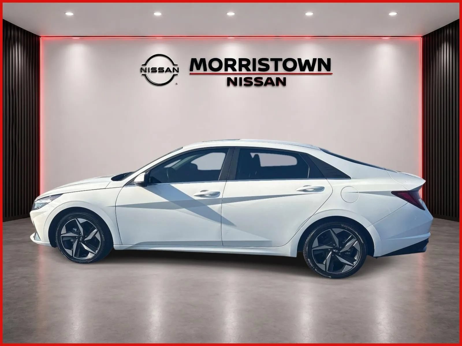 Used 2023 Hyundai Elantra Limited w/ Preferred Accessory Package FWD image 6