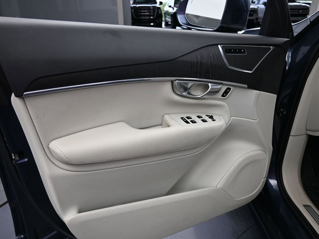 Used 2020 Volvo XC90 T5 Momentum w/ Protection Package image 15
