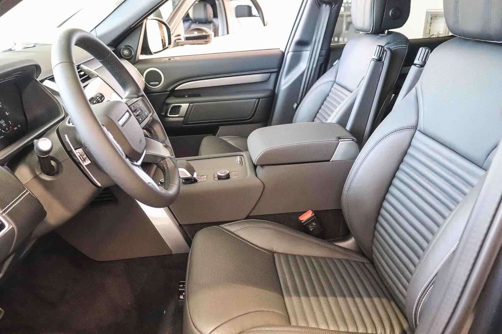 New 2026 Land Rover Discovery Dynamic SE AWD/4WD image 16