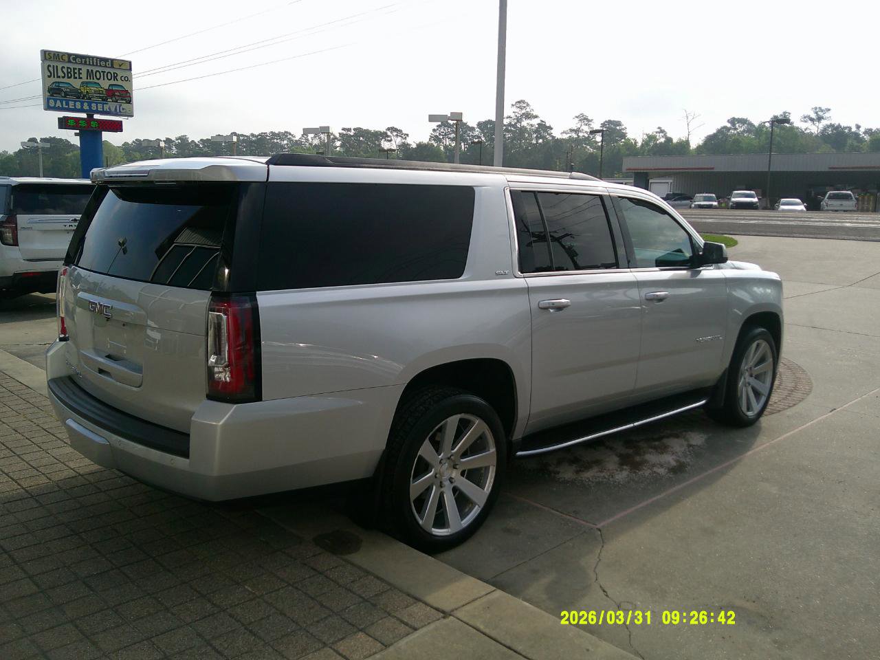 Used 2017 GMC Yukon XL SLT image 4