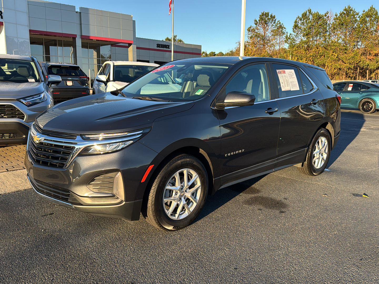 Used 2023 Chevrolet Equinox LT image 1