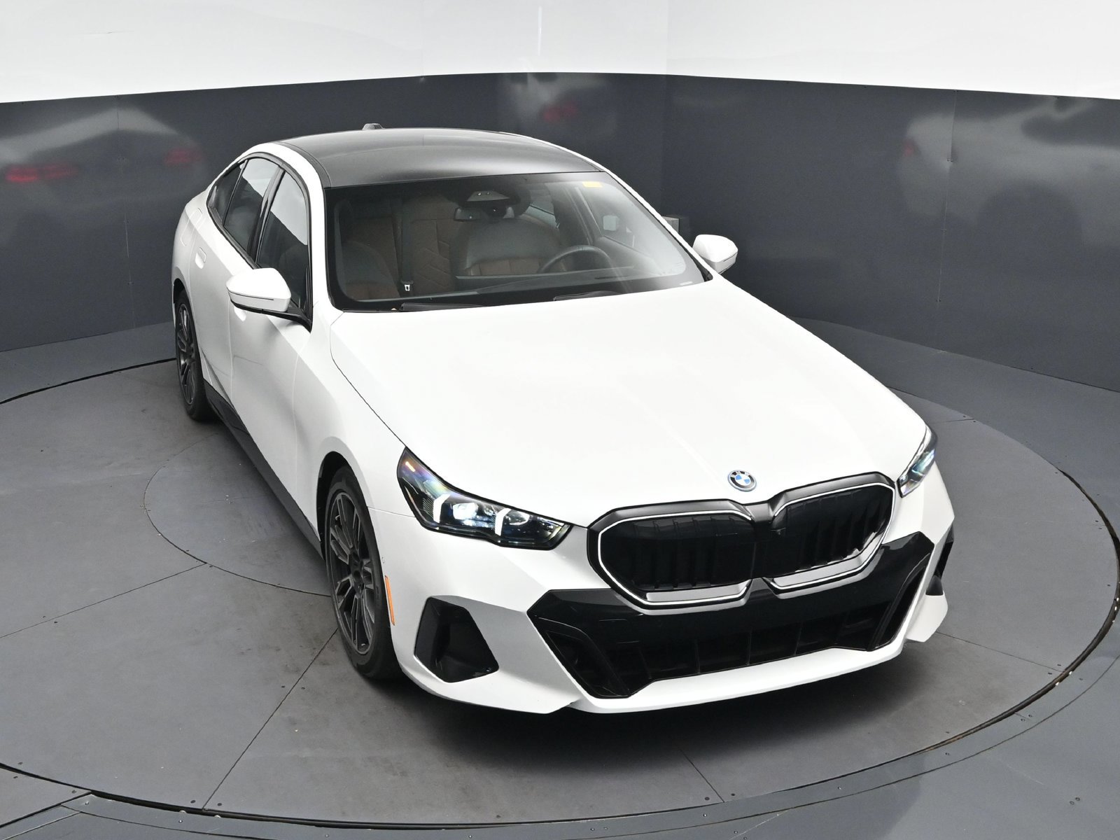 Used 2026 BMW 550e xDrive w/ Premium Package AWD/4WD image 34