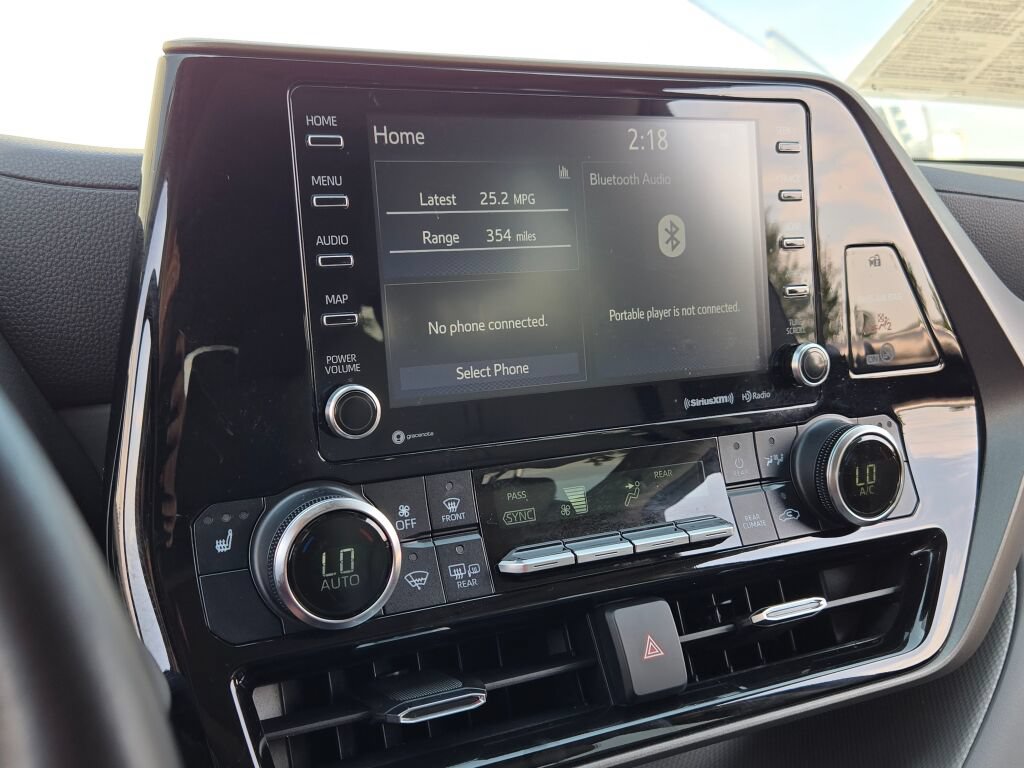 Used 2021 Toyota Highlander XLE AWD/4WD image 34