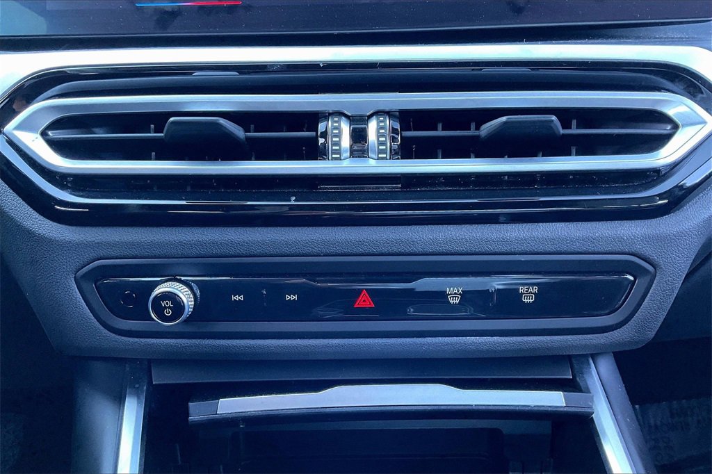 Used 2024 BMW 330i Sedan w/ Convenience Package image 31