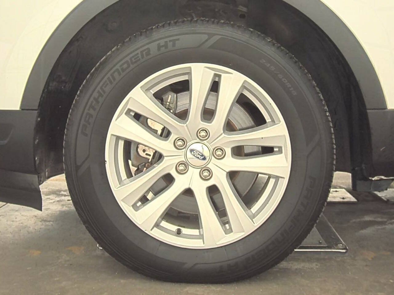 Used 2018 Ford Explorer XLT w/ Equipment Group 202A AWD/4WD image 7