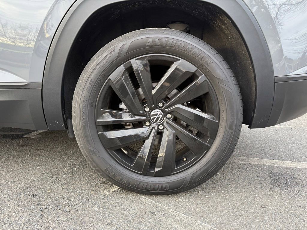 Used 2022 Volkswagen Atlas Cross Sport SE w/ Panoramic Sunroof Package image 17