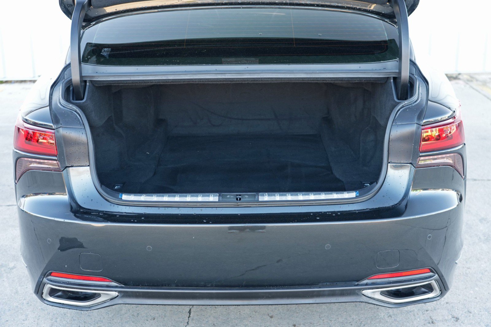 Used 2021 Lexus LS 500 w/ Cold Weather Package (CK) RWD image 10