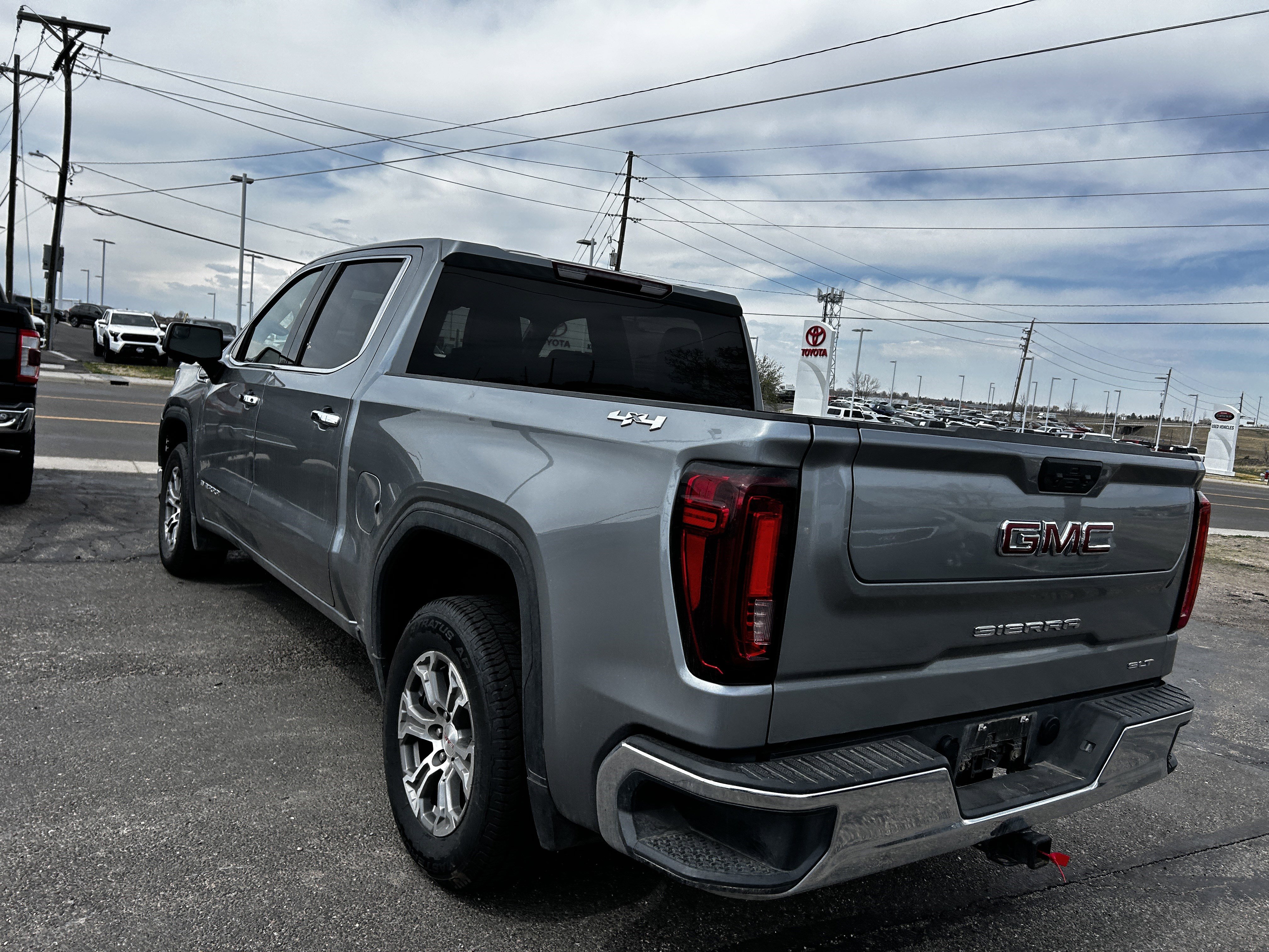 Used 2025 GMC Sierra 1500 SLT image 3