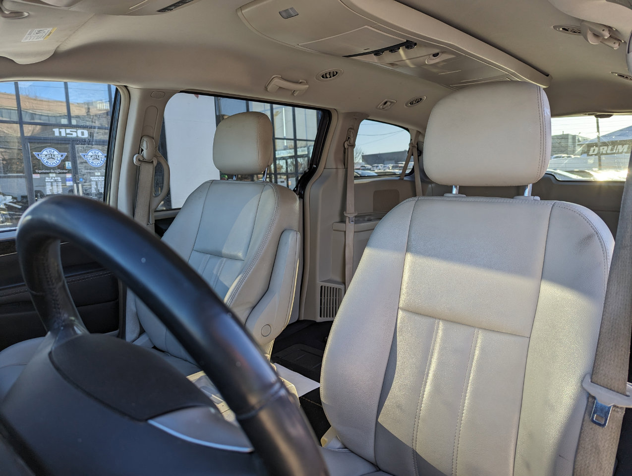 Used 2013 Chrysler Town & Country Touring image 14