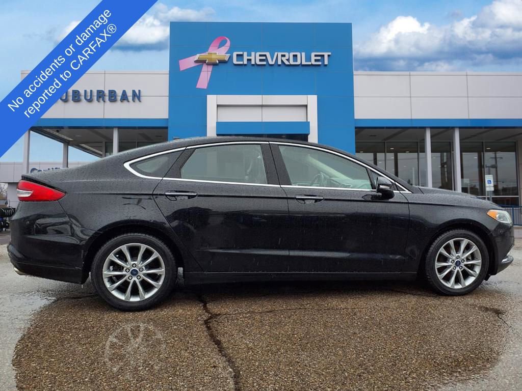 Used 2017 Ford Fusion SE w/ Fusion SE Technology Package image 4