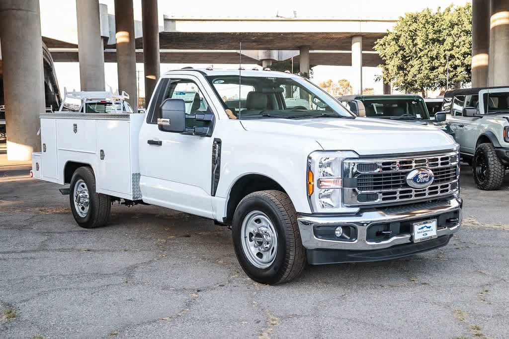 New 2026 Ford F350 XL w/ XL Chrome Package RWD image 3