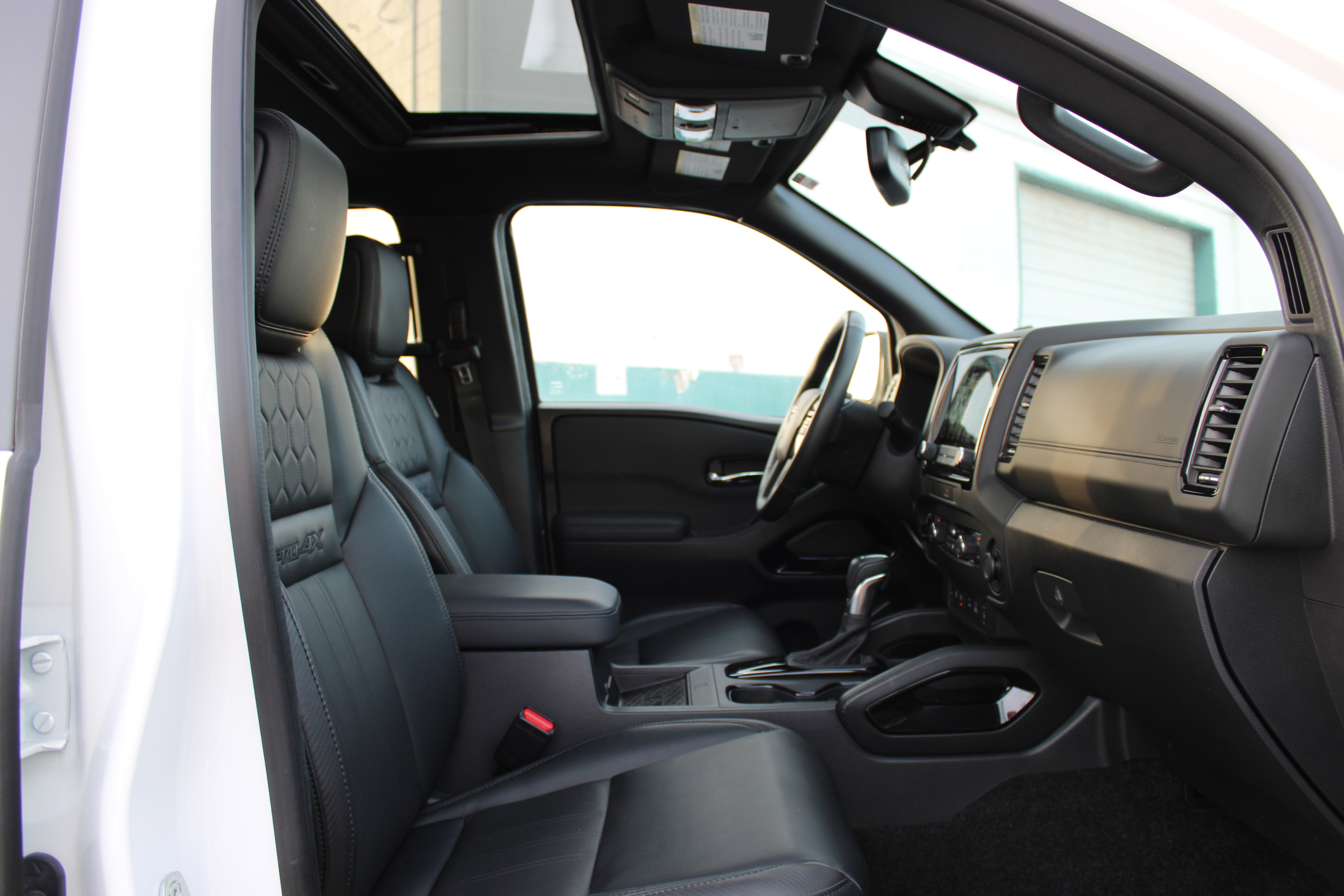 Certified 2022 Nissan Frontier PRO-4X w/ Pro-4X Premium Package image 11