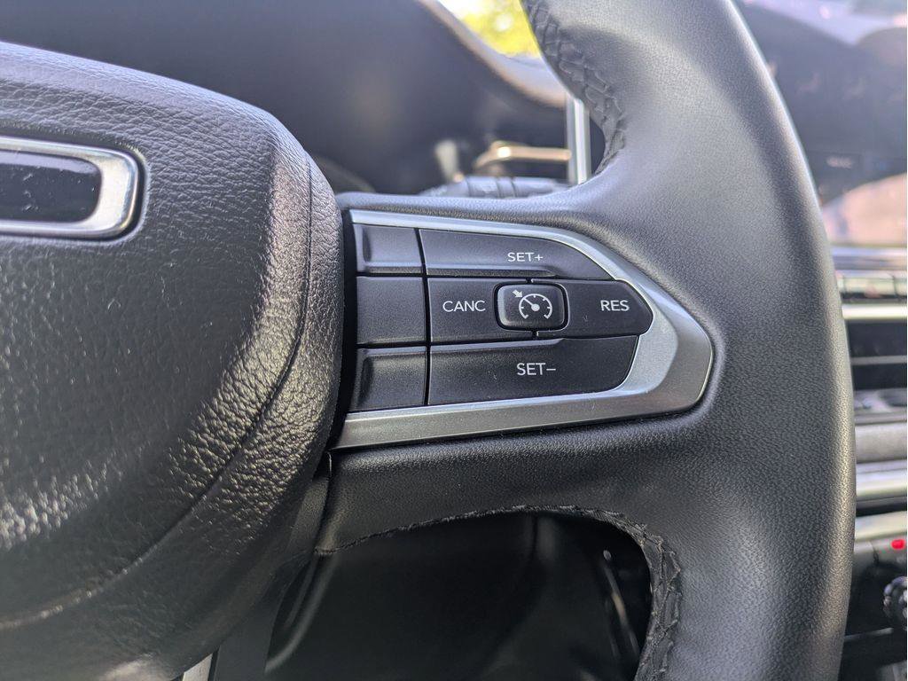 Used 2024 Jeep Compass Latitude image 21