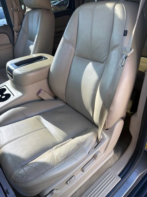 Used 2014 Chevrolet Suburban LT RWD image 12