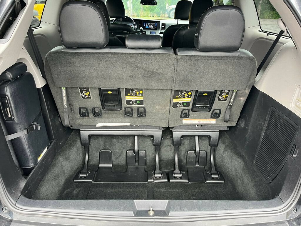Used 2016 Toyota Sienna SE Premium FWD image 23