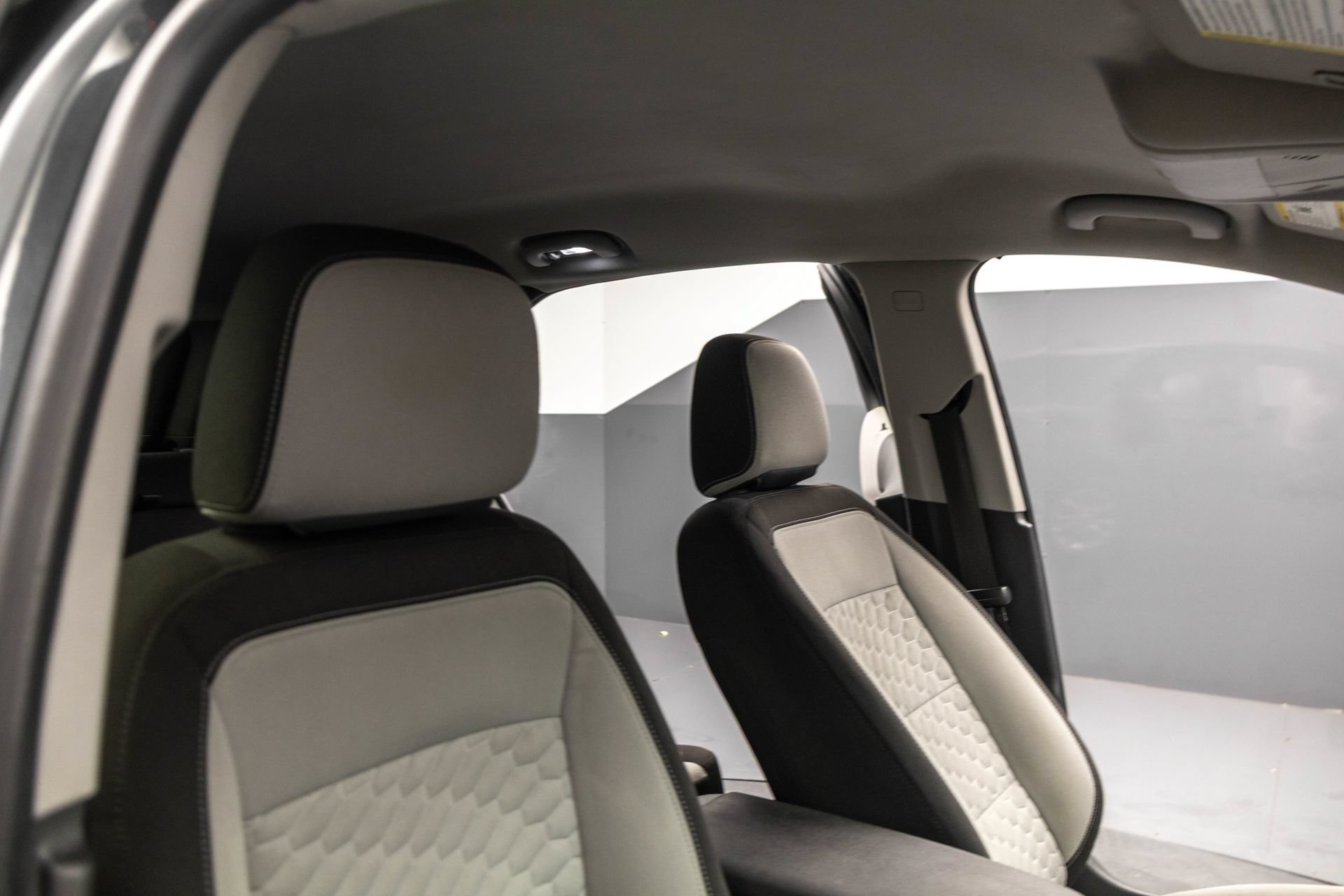 Used 2018 Chevrolet Equinox LS FWD image 39