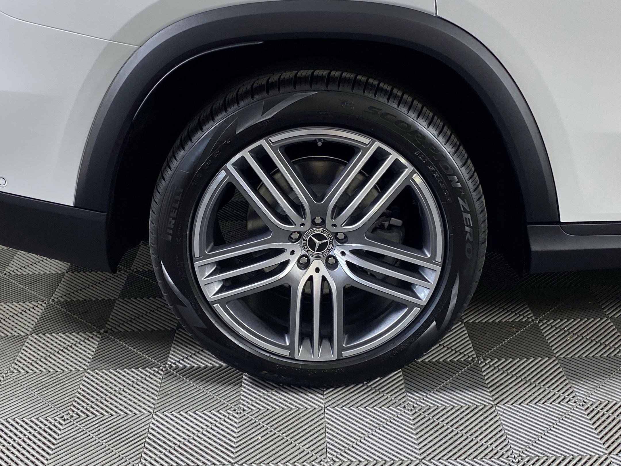 New 2025 Mercedes-Benz GLS 450 4MATIC image 10