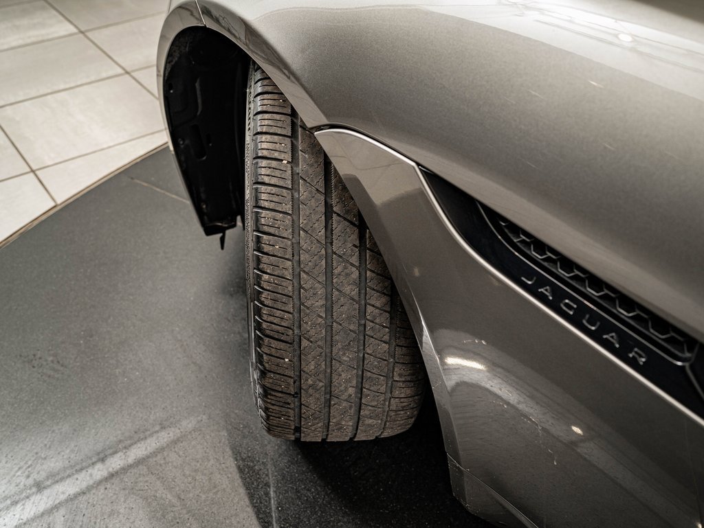 Used 2020 Jaguar F-TYPE Coupe image 41