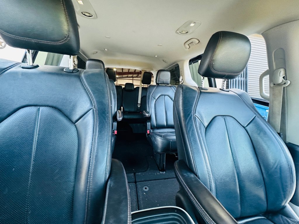 Used 2019 Chrysler Pacifica Touring-L FWD image 32