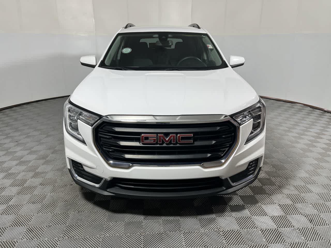 Used 2022 GMC Terrain SLE FWD image 3