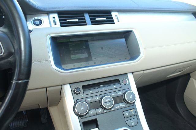 Used 2017 Land Rover Range Rover Evoque SE image 16