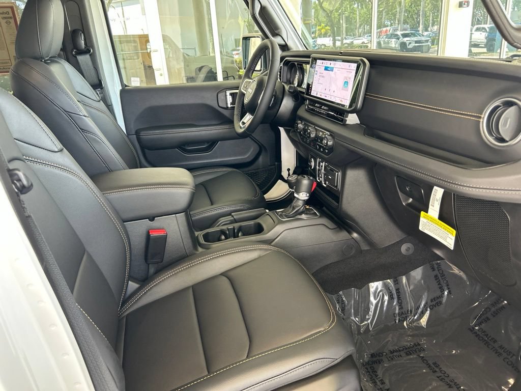 Used 2025 Jeep Wrangler Unlimited Sahara AWD/4WD image 26