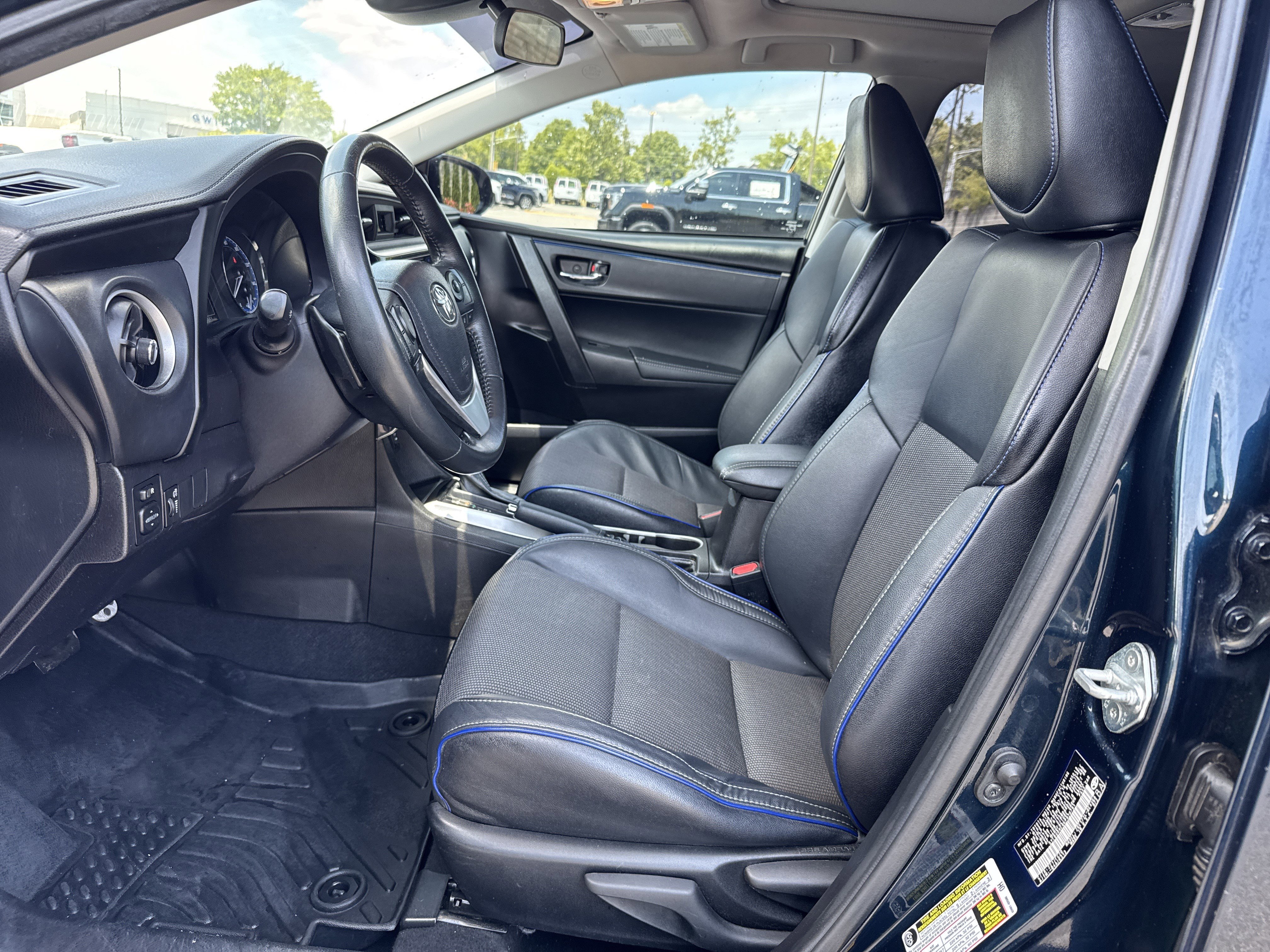 Used 2019 Toyota Corolla SE w/ SE Premium Package FWD image 16